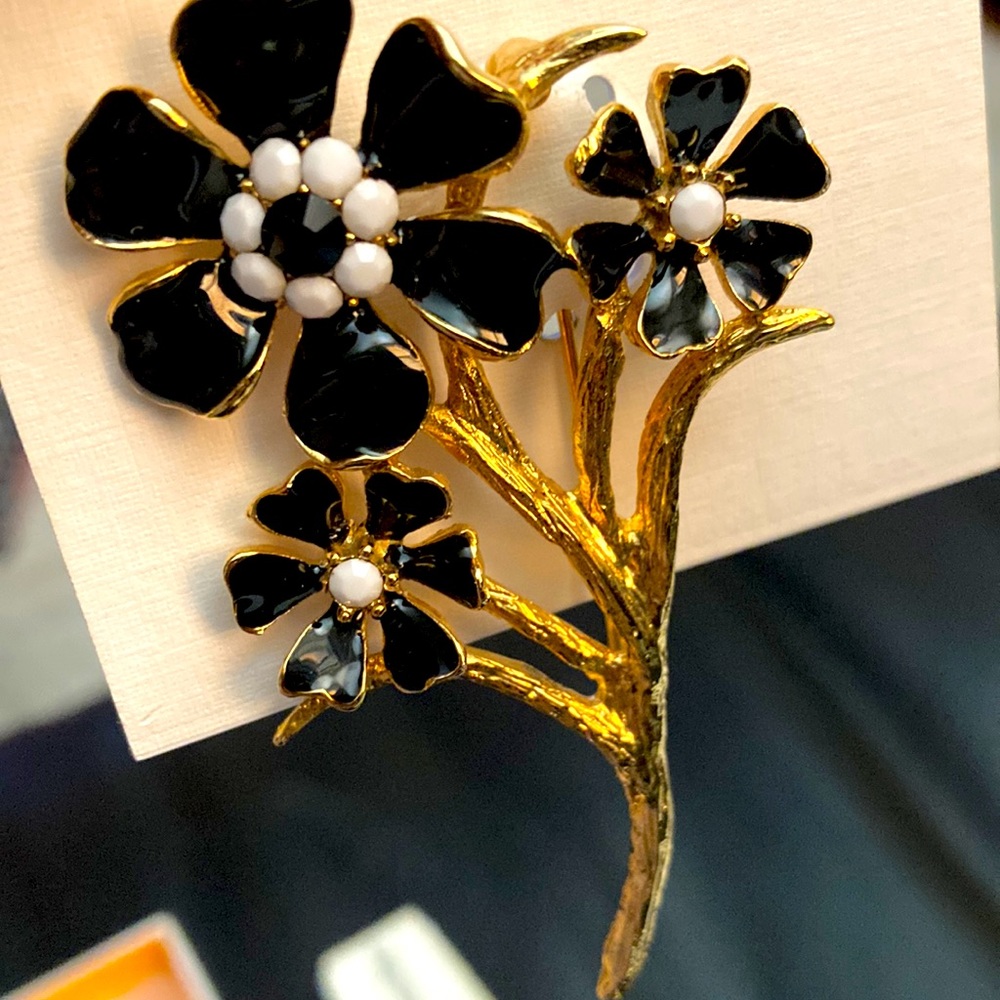 NWT Catherine Stein flower bouquet pin.